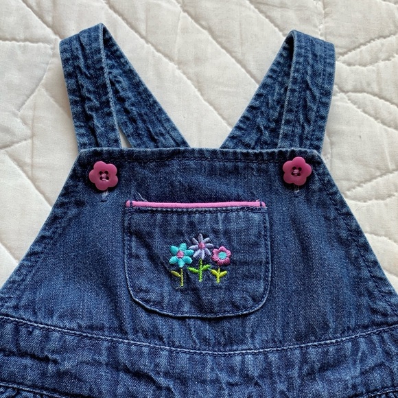2000 Gymboree Pop Safari Embroidered Purple Flower Denim Overalls Shortalls - Picture 2 of 11